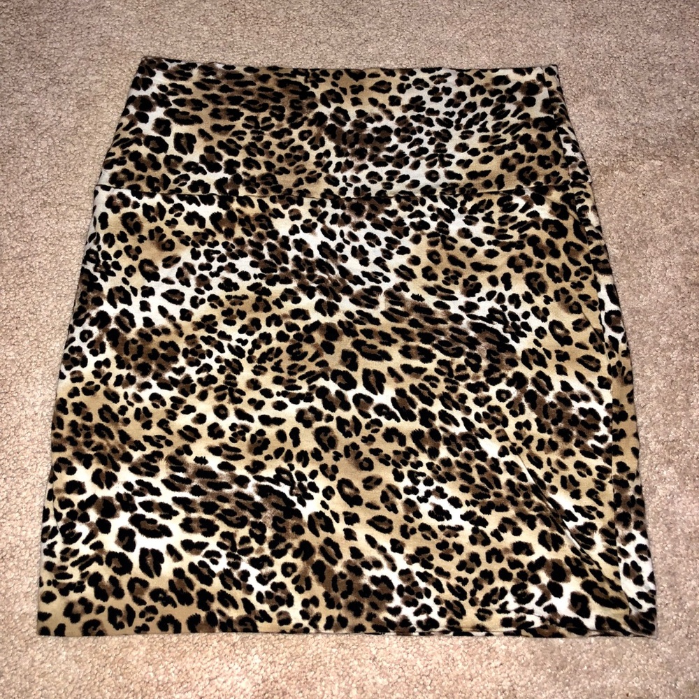 Cheetah print form fitting skirt